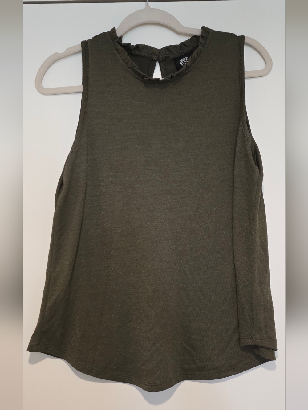 Womens Sleeveless Tank With Ruffle Collar Neck Sz M